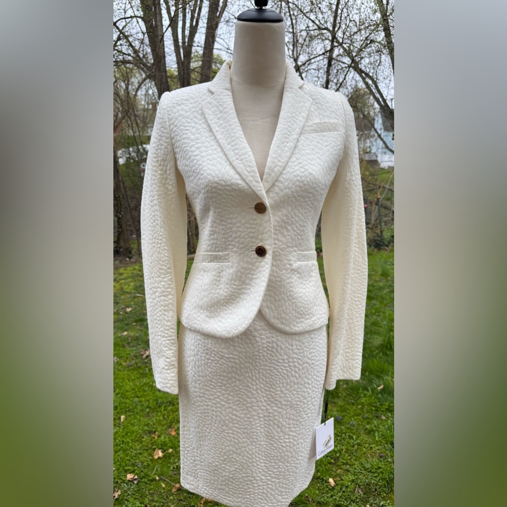 Calvin Klein 2 PC Skirt & Jacket White Suit Size 2P NEW WITH TAGS